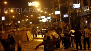 Cairo: Protestatarii au trecut de gardul de sârmă din jurul Palatului prezidenţial
