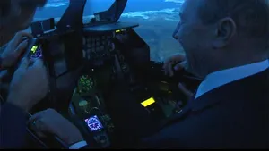Băsescu a pilotat în Turcia un avion F-16 asupra căruia s-a tras, într-un simulator de zbor  - VIDEO