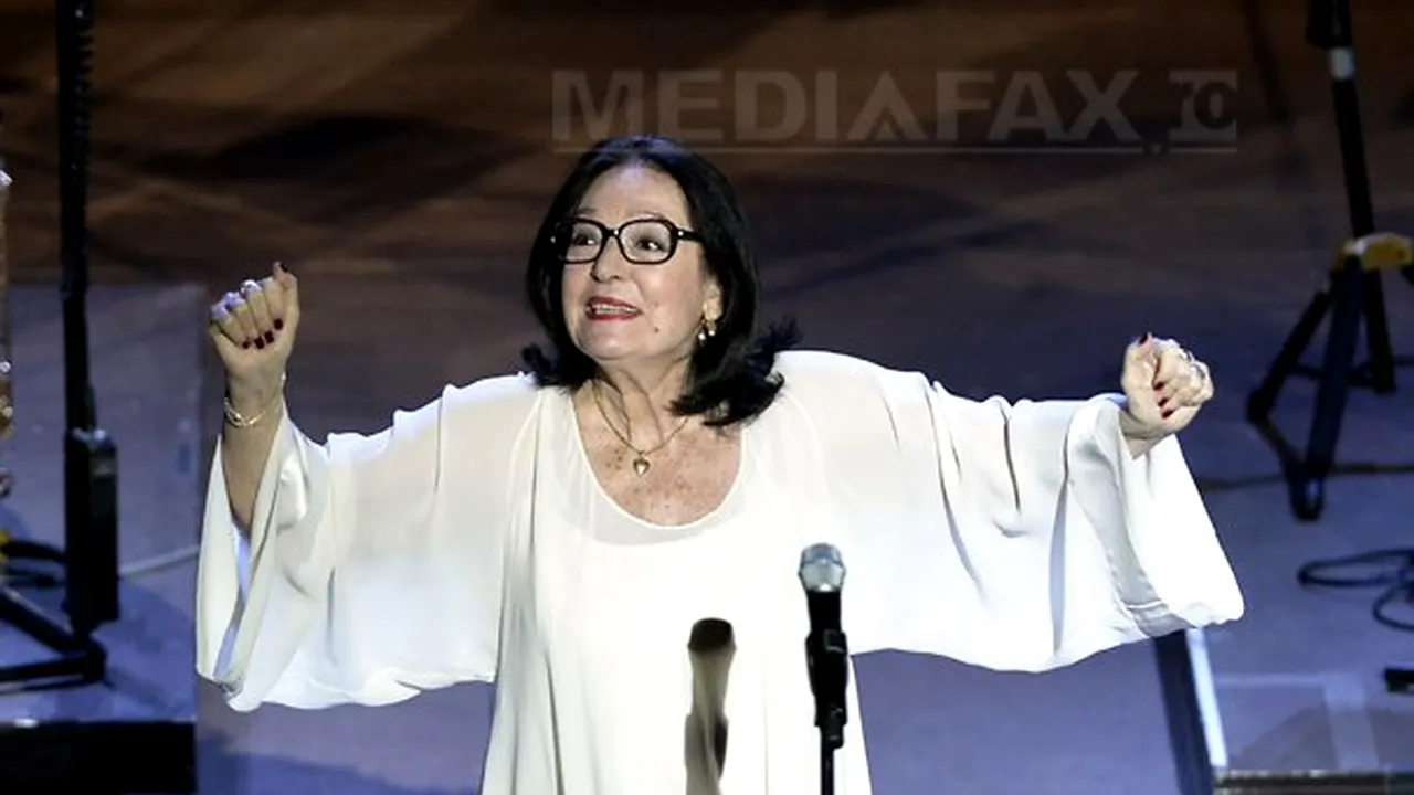 Nana Mouskouri a revenit pe scenă la vârsta de 80 de ani - VIDEO