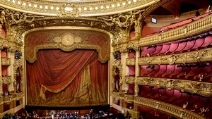 La teatru, în costumul lui Adam: La Paris s-a jucat prima piesă pentru un public complet dezbrăcat/ De ce au venit spectatorii cu prosoapele de acasă | FOTO