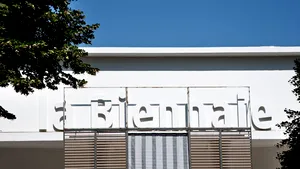 Britanicul Tino Sehgal, recompensat cu Leul de Aur la Bienala de artă de la Veneţia 2013