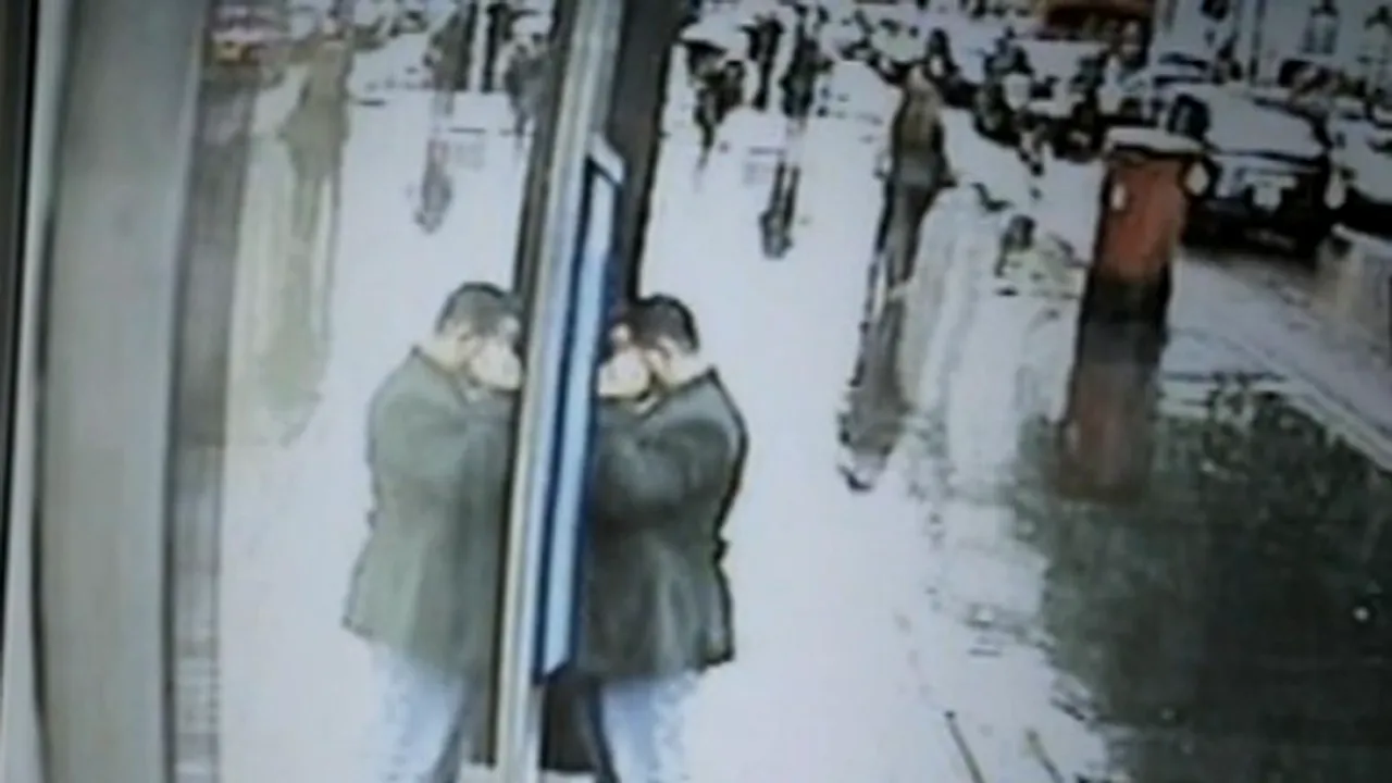 Documentarul care arată că 92 la sută din fraudele la bancomate din Marea Britanie sunt comise de români - VIDEO