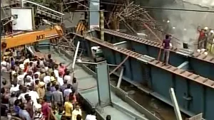 Cel puţin zece morţi în India, după prăbuşirea unui pod în construcţie - FOTO, VIDEO