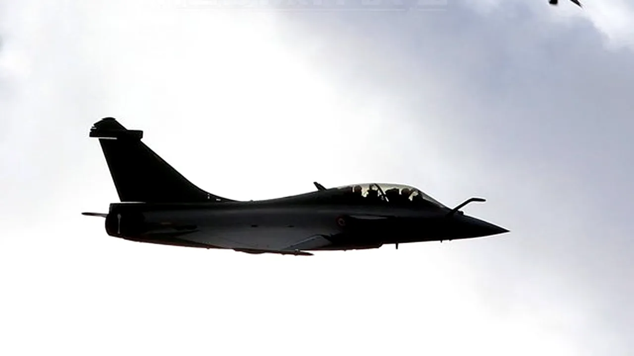 Franţa a semnat un acord cu Qatarul privind vânzarea a 24 de de avioane militare Rafale
