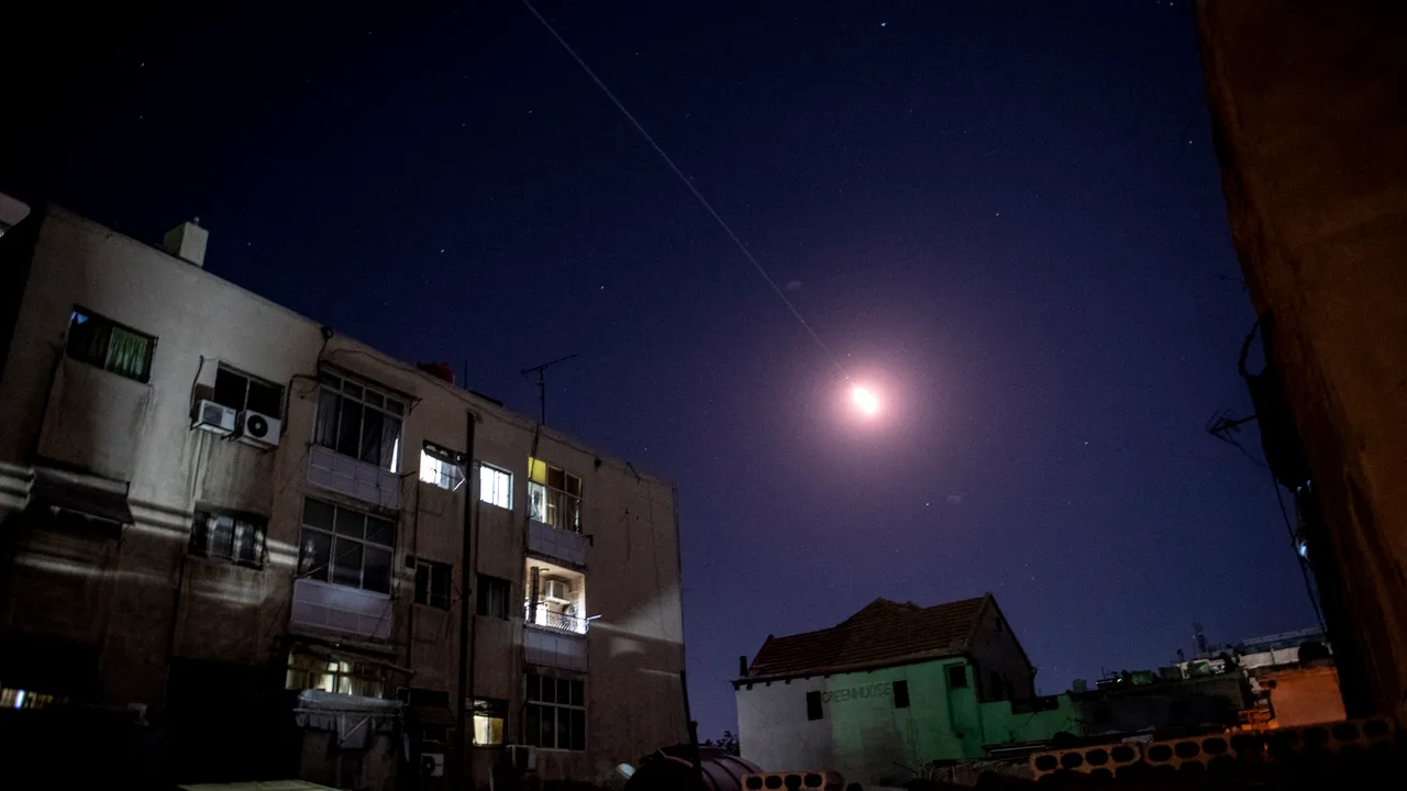 Armata israeliană loveşte Siria după atacurile cu rachete