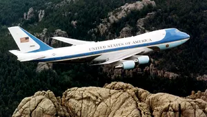 Obama cere anchetă în legătură cu zborul care a provocat panică la New York