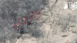 Dronele pun camera pe infanteria rusă din Bahmut, iar artileria ucraineană o loveşte la punct ochit

