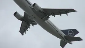 Frankfurt: Aeronava lui Băsescu, ţinută la sol de o furtună puternică