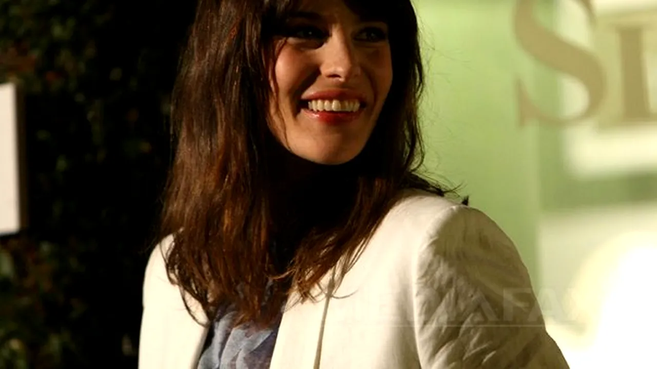Liv Tyler o ia pe urmele tatălui său. Unde va cânta pentru prima dată actriţa