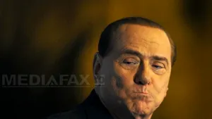 Berlusconi, huiduit de zeci de manifestanţi