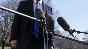 Cartea jurnalistului Michael Wolff despre preşedintele Donald Trump va fi lansată cu patru zile mai devreme, în contextul în care avocaţii preşedintelui american încearcă să blocheze publicarea acesteia