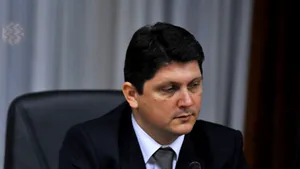 Corlăţean: Cer dezbatere Parlament-Executiv pentru fundamentarea deciziei privind scutul antirachetă