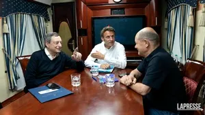 Imaginea zilei: Scholz, Macron şi Draghi, în trenul spre Ucraina