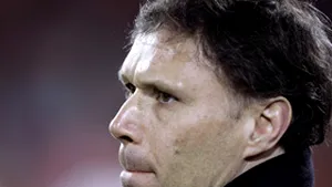 Van Basten nu va mai fi selecţionerul Olandei după Euro-2008