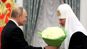 PREZENTUL FĂRĂ PERDEA Marius Oprea / Biserica Războiului lui Kirill şi a lui Putin, din ce în ce mai izolată în grădina păcii lui Dumnezeu, din Sfintele Paşti