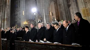 Clopotele au bătut pentru Vaclav Havel în prezenţa mai multor lideri ai lumii. Traian Băsescu şi Emil Constantinescu, printre invitaţi - GALERIE FOTO