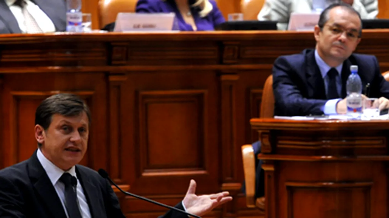 Schimb de replici între Boc şi Antonescu pe tema pensiilor parlamentarilor