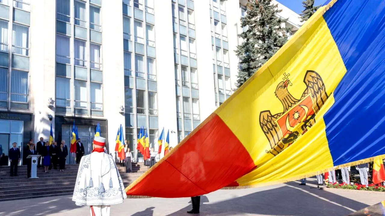 Maia Sandu: Tricolorul, martor al renașterii naționale, ne inspiră să mergem înainte cu demnitate