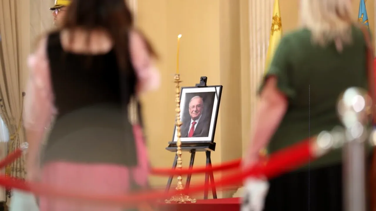 Funeraliile lui Ion Iliescu | Oficialii statului au adus omagii. A venit rândul cetățenilor care vor să prezinte condoleanțe