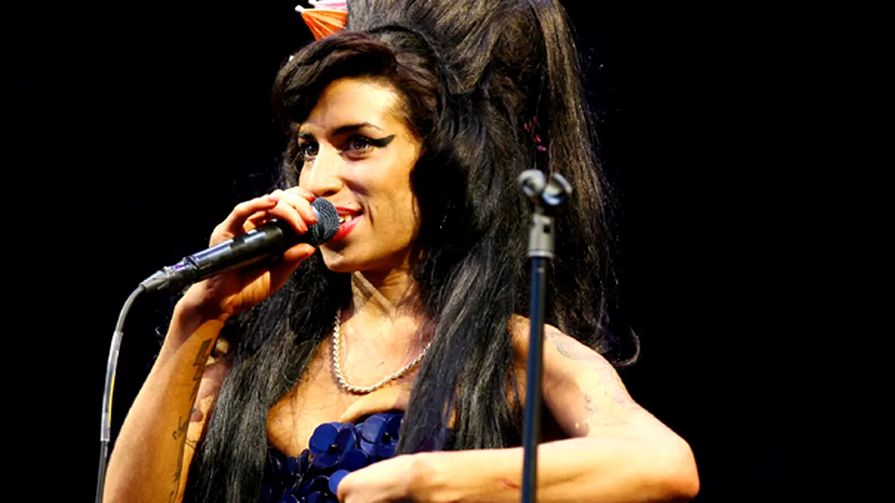 Amy Winehouse ia cursuri de capoeira
