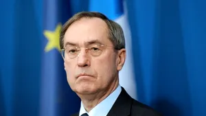 Fostul ministru francez de Interne Claude Guéant, suspectat de fraudă, reţinut de poliţie