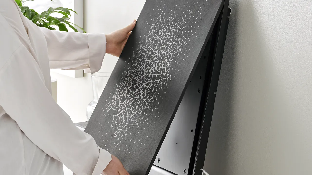 IKEA şi Sonos îmbină muzica cu imaginea într-un singur obiect. Tabloul SYMFONISK revoluţionează arta