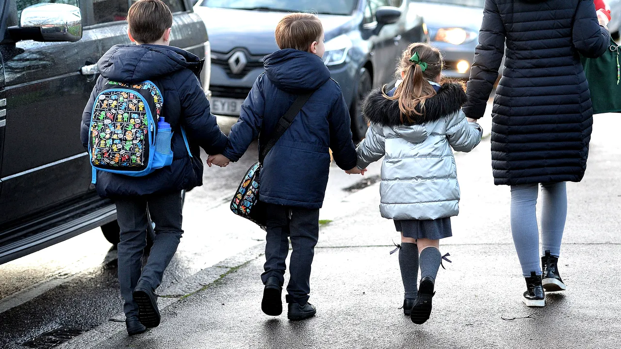 Britanicii plătesc şcolarizarea, iar copiii lor sunt testaţi anti-COVID
