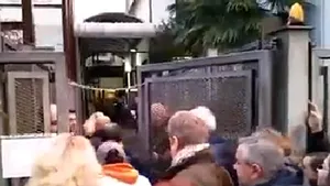 ALEGERI PREZIDENŢIALE în diaspora: Jandarmi italieni, la Consulatul român de la Torino,  unde 5.000 de oameni stau la coadă