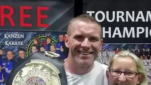 Cum a devenit un fost alcoolic şi dependent de narcotice campion mondial la box tailandez