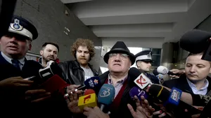 Dumitru Dragomir, pus sub control judiciar pentru o mită de peste trei MILIOANE de euro. Alături de el sunt urmăriţi penal foştii şefi din RCS-RDS, Ioan Bendei, Alexandru Oprea şi Mihai Dinei
