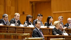 VIDEO Plen reunit la Parlament. Guvernul şi-a angajat răspunderea pe Legea Bugetului şi modificările OUG 114 / Orban: De la 1 ianuarie, detaşările din privat să înceteze. Excepţie face personalul MAE