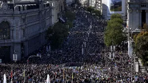 Zeci de mii de lucrători din sănătate din Spania au protestat pentru un viitor mai bun