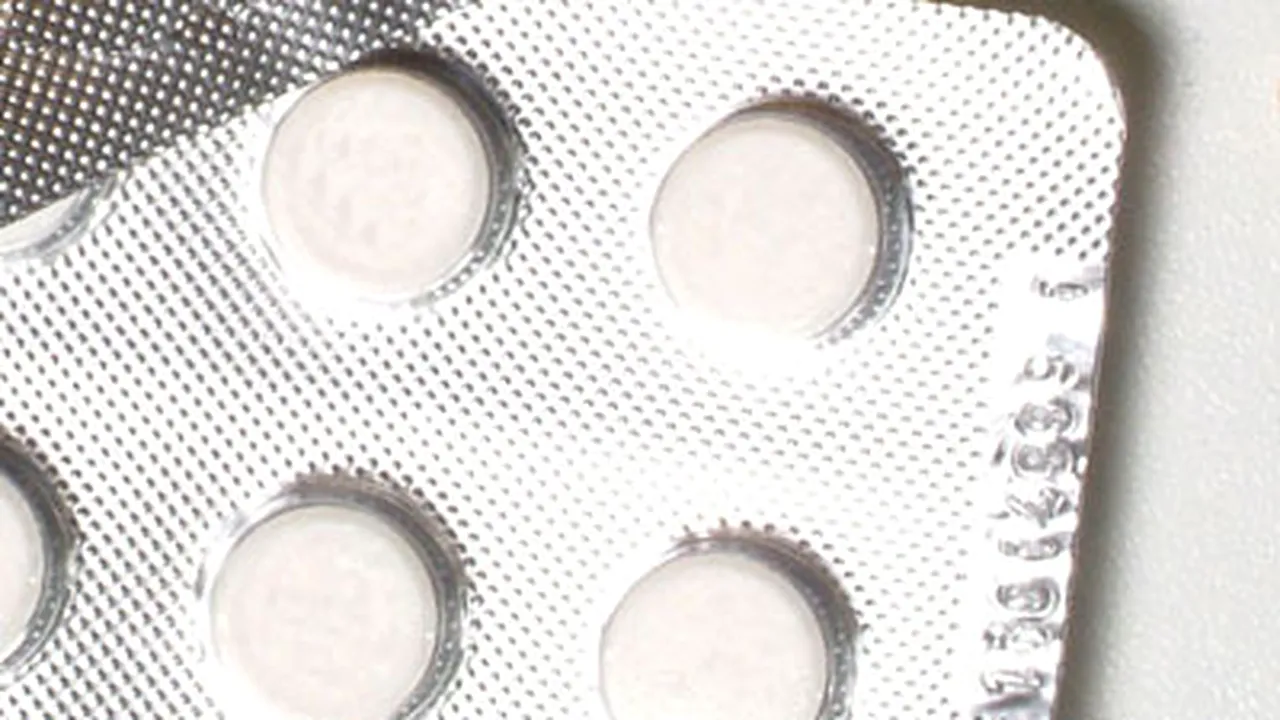 Doi copii din Iaşi, de 2 şi 5 ani, au fost transportaţi cu avionul la Bucureşti, intoxicaţi cu paracetamol
