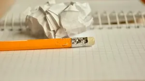 Bărbat găsit luni dimineaţă spânzurat de o cruce, în cimitir