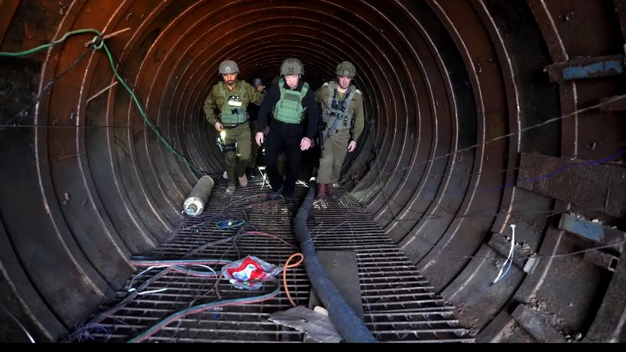 O ostatică israeliană eliberată spune că s-a întâlnit cu un lider Hamas într-un tunel