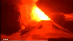 Vulcanul Villarica a erupt în sudul Chile. Mii de persoane au fost evacuate - VIDEO