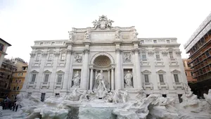 Amenzi uriaşe pentru turiştii care pun în pericol fântânile-monument din Roma. Cât vei plăti dacă vei face aceste gesturi