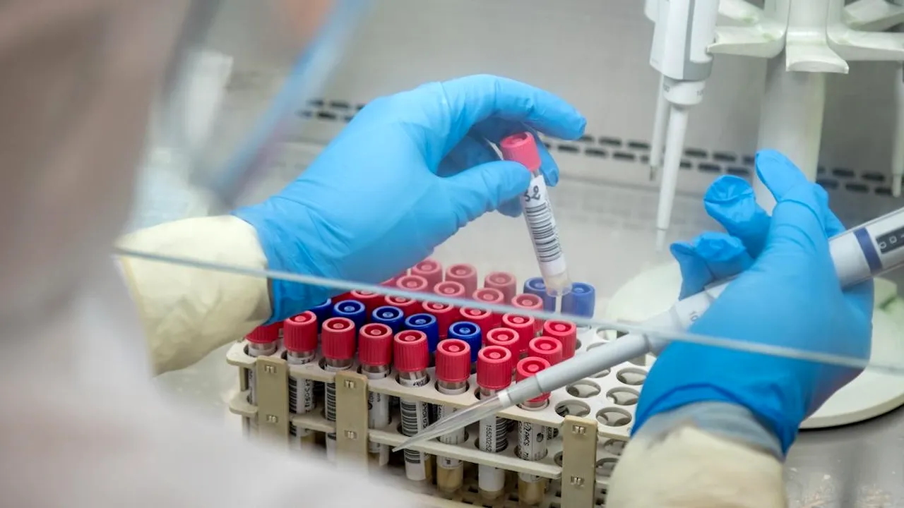 MedLife investeşte în cercetarea medicală: studii ştiinţifice despre imunizarea populaţiei şi diferenţele dintre testele COVID-19  
