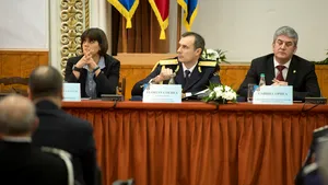 Comisia pentru alegerile din 2009 îşi prezintă concluziile / De la audierile MARATON au lipsit trei personaje cheie: Laura Codruţa Kovesi, Florian Coldea şi Gabriel Oprea / Cum s-a aflat că şefa DNA a fost în sufrageria lui Oprea