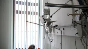 ANALIZĂ: Situaţia bărbatului care a murit plimbat între spitale, departe de a fi un caz izolat