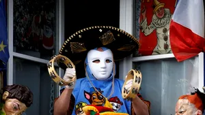 Francezii au organizat un carnaval, în plină pandemie! Cum au reuşit să respecte regulile de distanţare socială | VIDEO