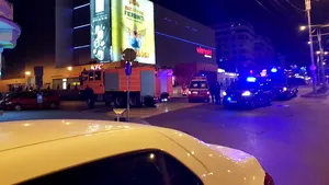 Alertă falsă cu bombă în centrul Ploieştiului. Un mall a fost evacuat. Apelantul a fost identificat