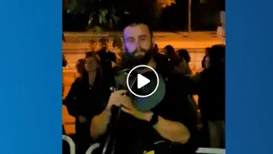 Momente emoţionante: Poliţist german, în lacrimi după ce a ajutat românii din diaspora să voteze. Clipul, preluat de Poliţia din Munchen | VIDEO