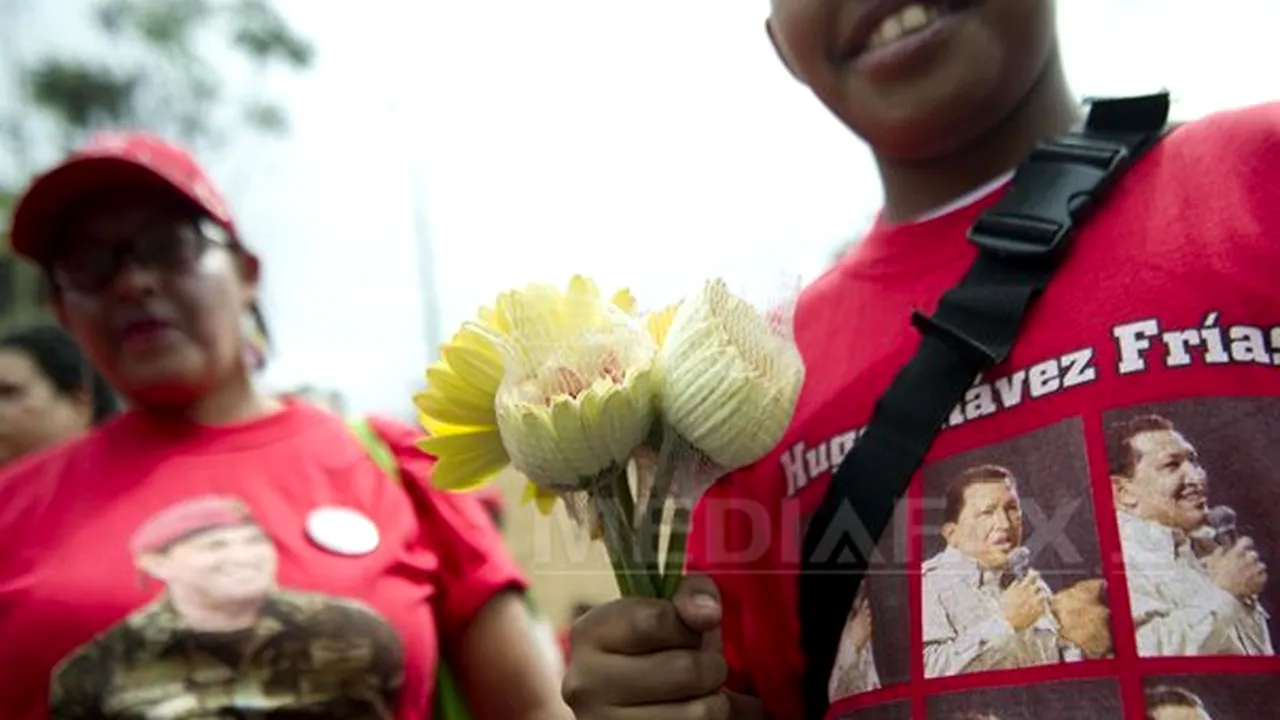Mii de manifestanţi pe străzile din Caracas, într-un gest de solidaritate cu Chavez