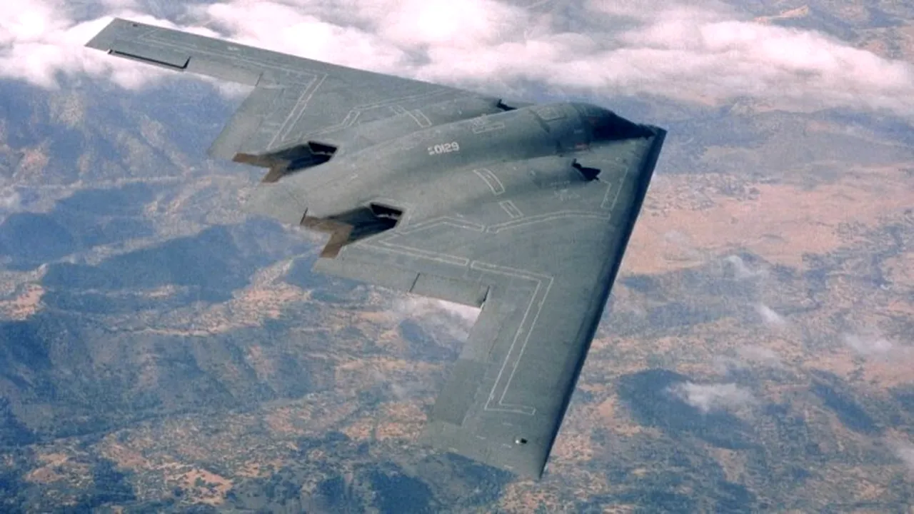 MONITORUL APĂRĂRII | Statele Unite au trimis bombardiere strategice B-2, invizibile pe radare, la o bază aeriană din Marea Britanie