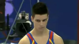Gimnastul Andrei Muntean a evoluat la Paris în calificări la paralele şi aşteaptă rezultatul