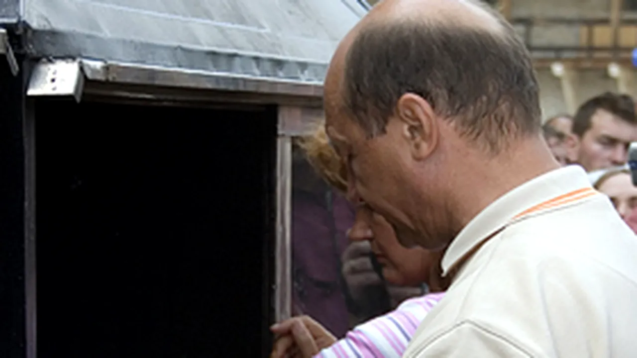 COM: Umbra lui Băsescu la Secu