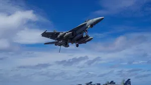 Statele Unite monitorizează aerian situaţia din Strâmtoarea Hormuz. Toate navele americane aflate în zonă, în alertă