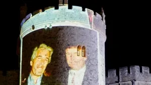Patru persoane au fost reținute după ce au proiectat imagini cu Trump și Epstein pe Castelul Windsor