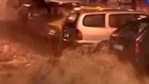 Constanţa: Maşini inundate şi circulaţie îngreunată din cazua unei avarii la o conductă (Video)